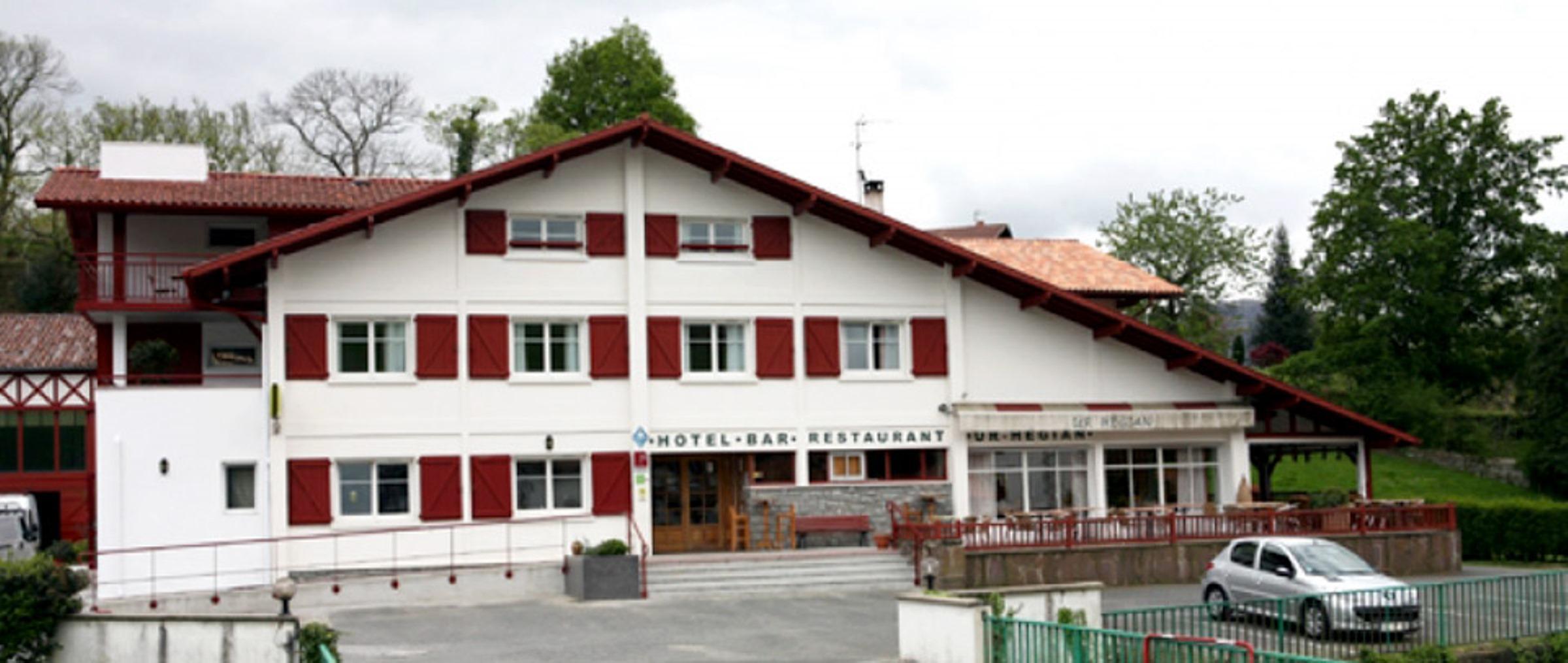 Logis Hotel Ur-Hegian Еноа Екстер'єр фото