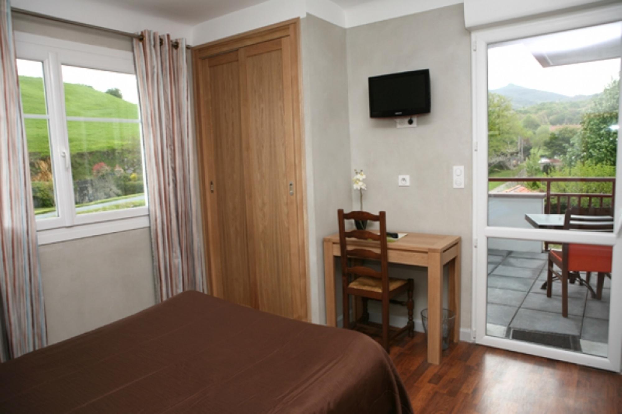 Logis Hotel Ur-Hegian Еноа Екстер'єр фото