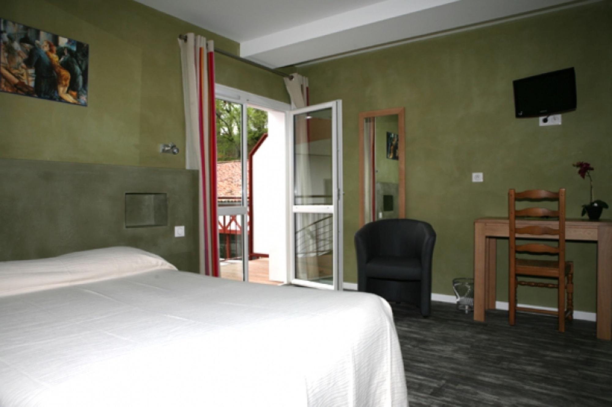 Logis Hotel Ur-Hegian Еноа Екстер'єр фото
