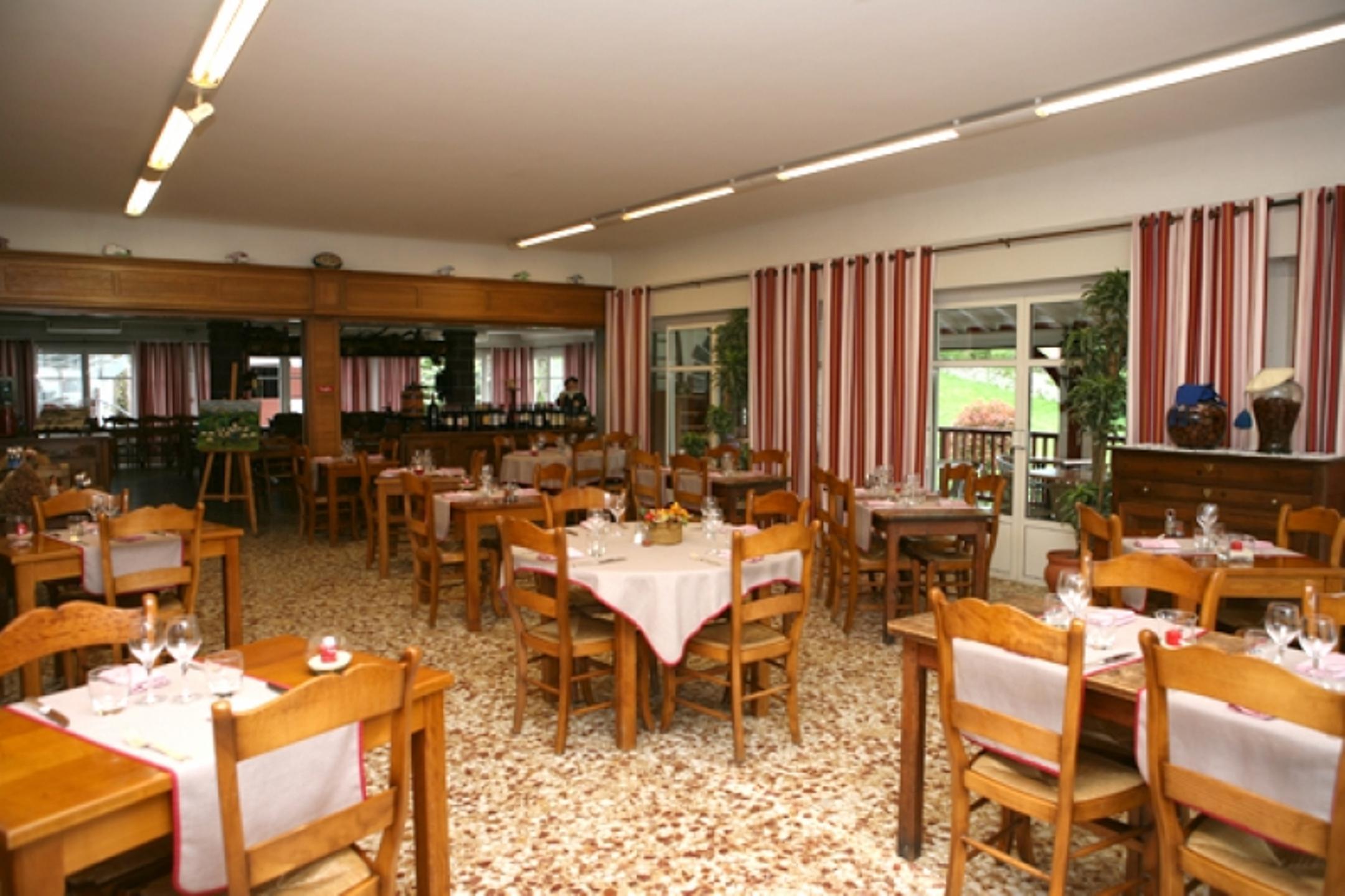 Logis Hotel Ur-Hegian Еноа Екстер'єр фото