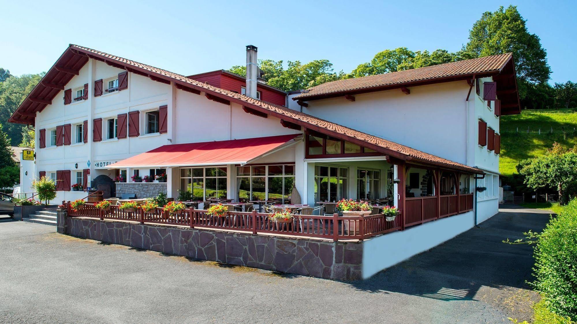 Logis Hotel Ur-Hegian Еноа Екстер'єр фото