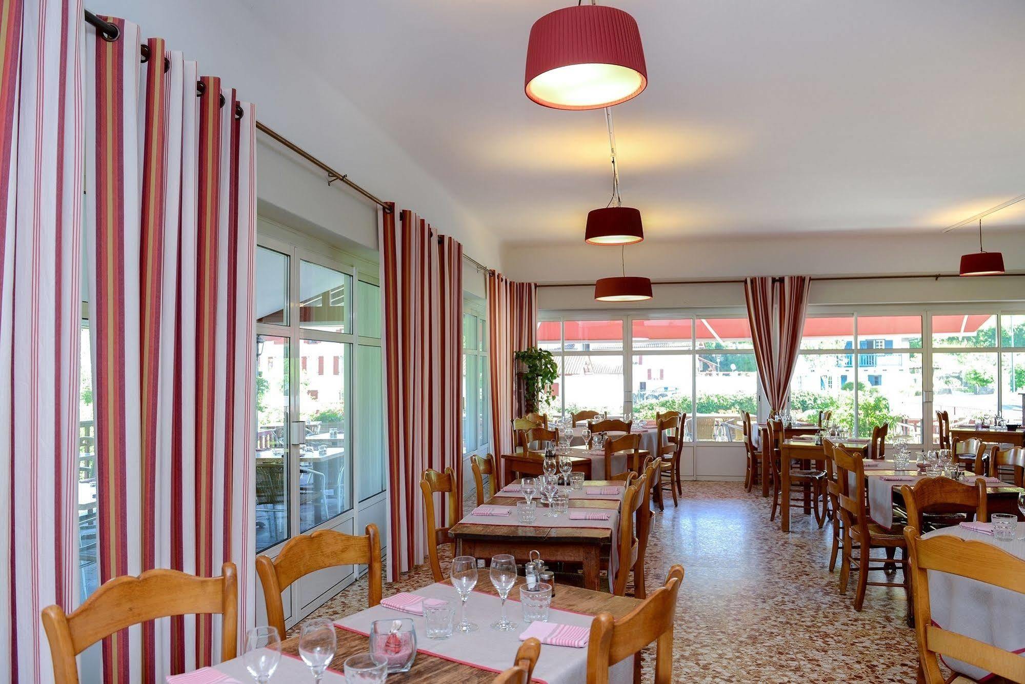 Logis Hotel Ur-Hegian Еноа Екстер'єр фото