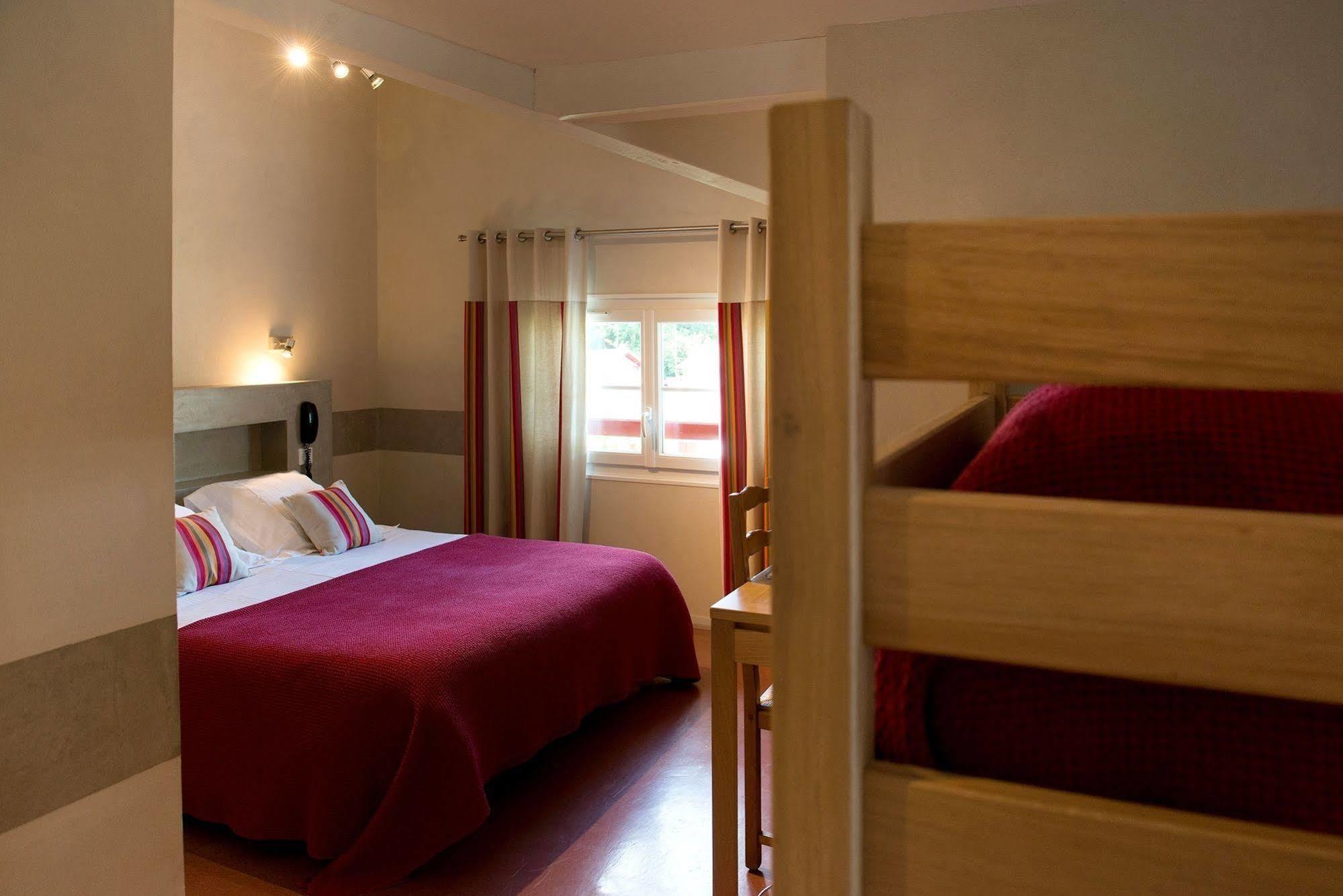 Logis Hotel Ur-Hegian Еноа Екстер'єр фото