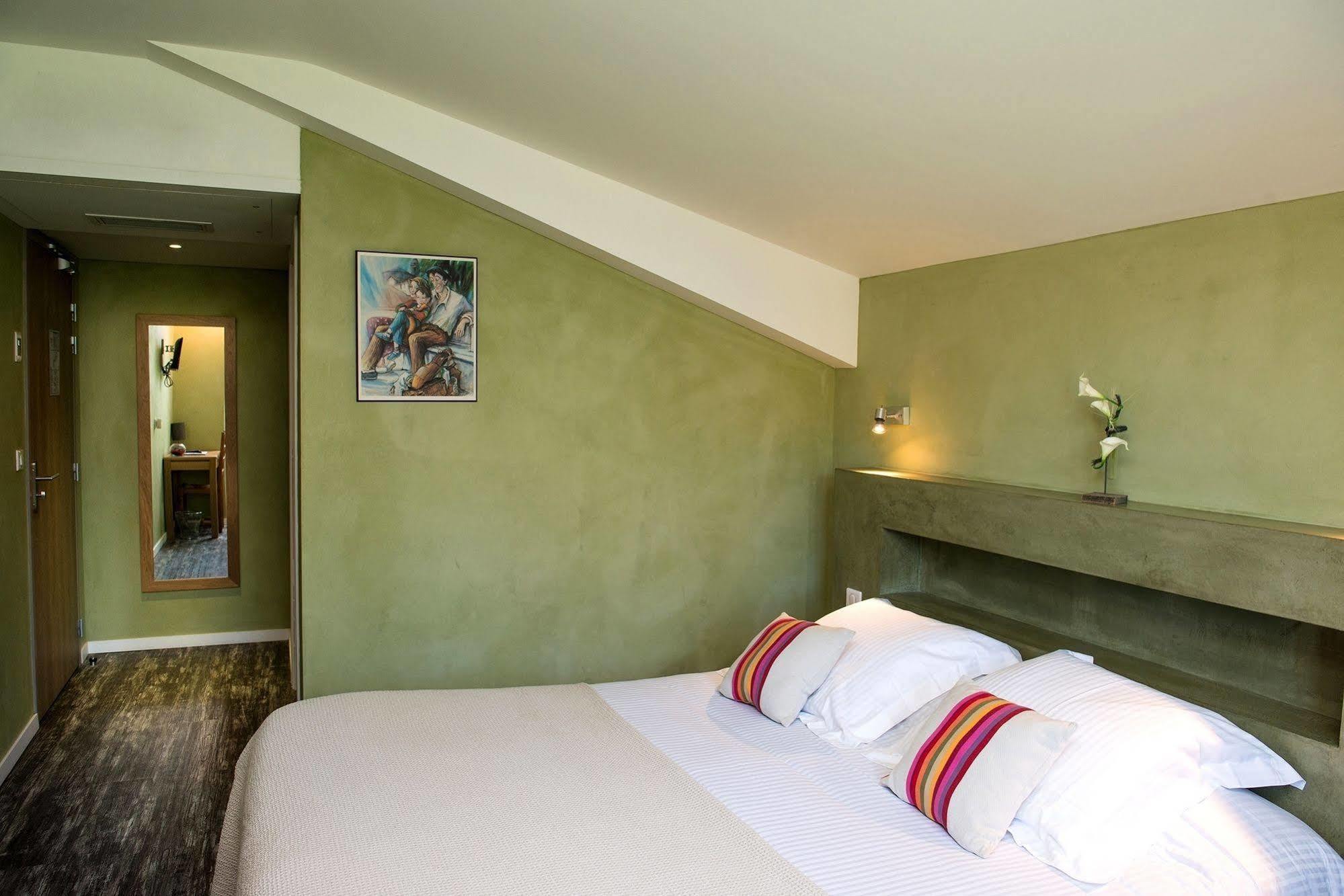 Logis Hotel Ur-Hegian Еноа Екстер'єр фото