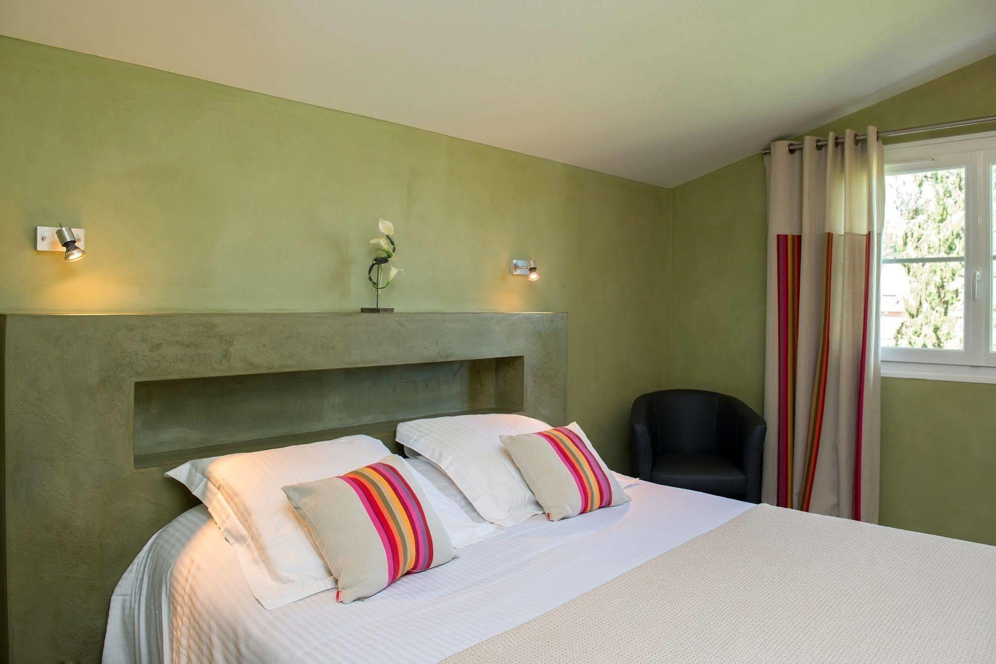 Logis Hotel Ur-Hegian Еноа Екстер'єр фото