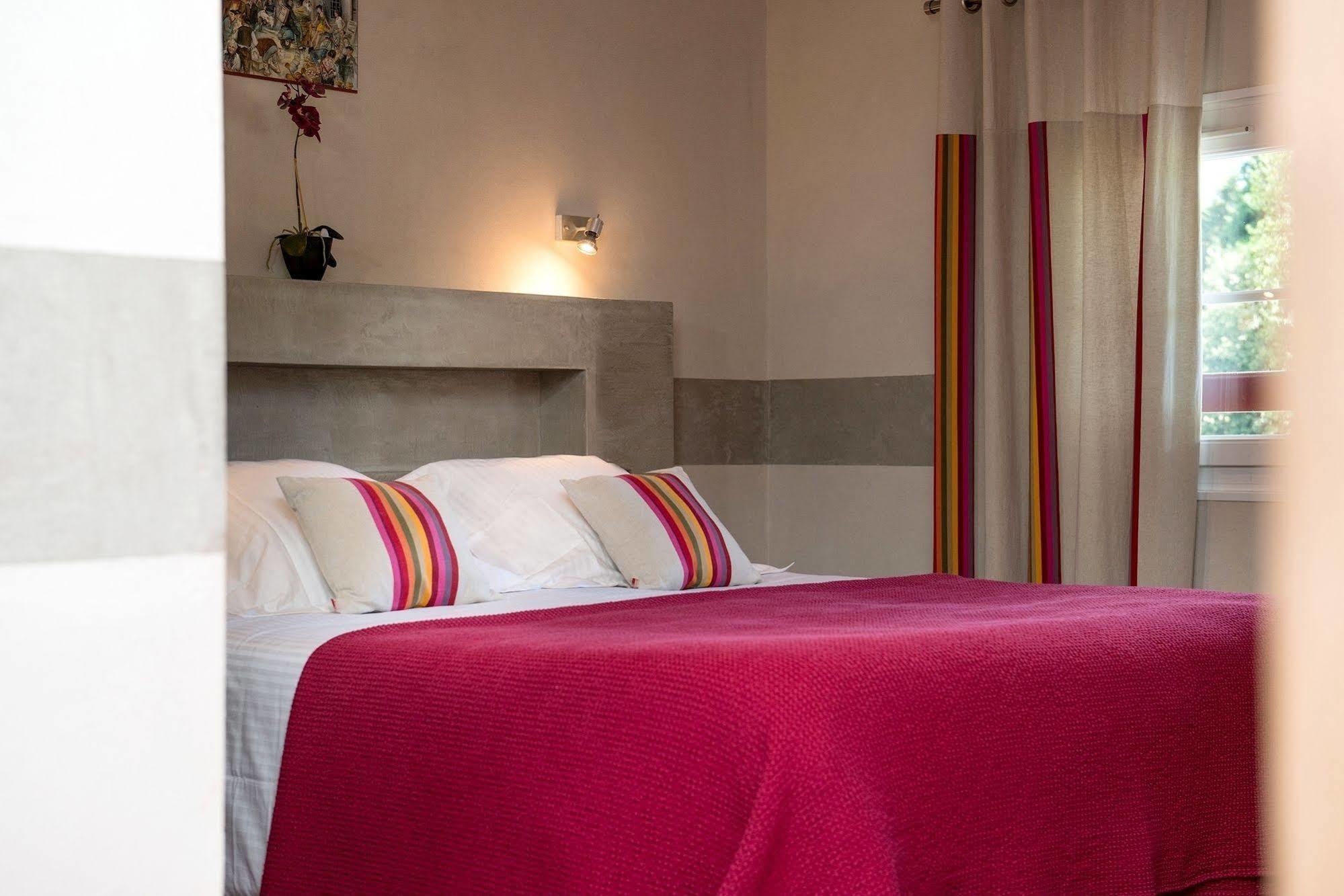Logis Hotel Ur-Hegian Еноа Екстер'єр фото