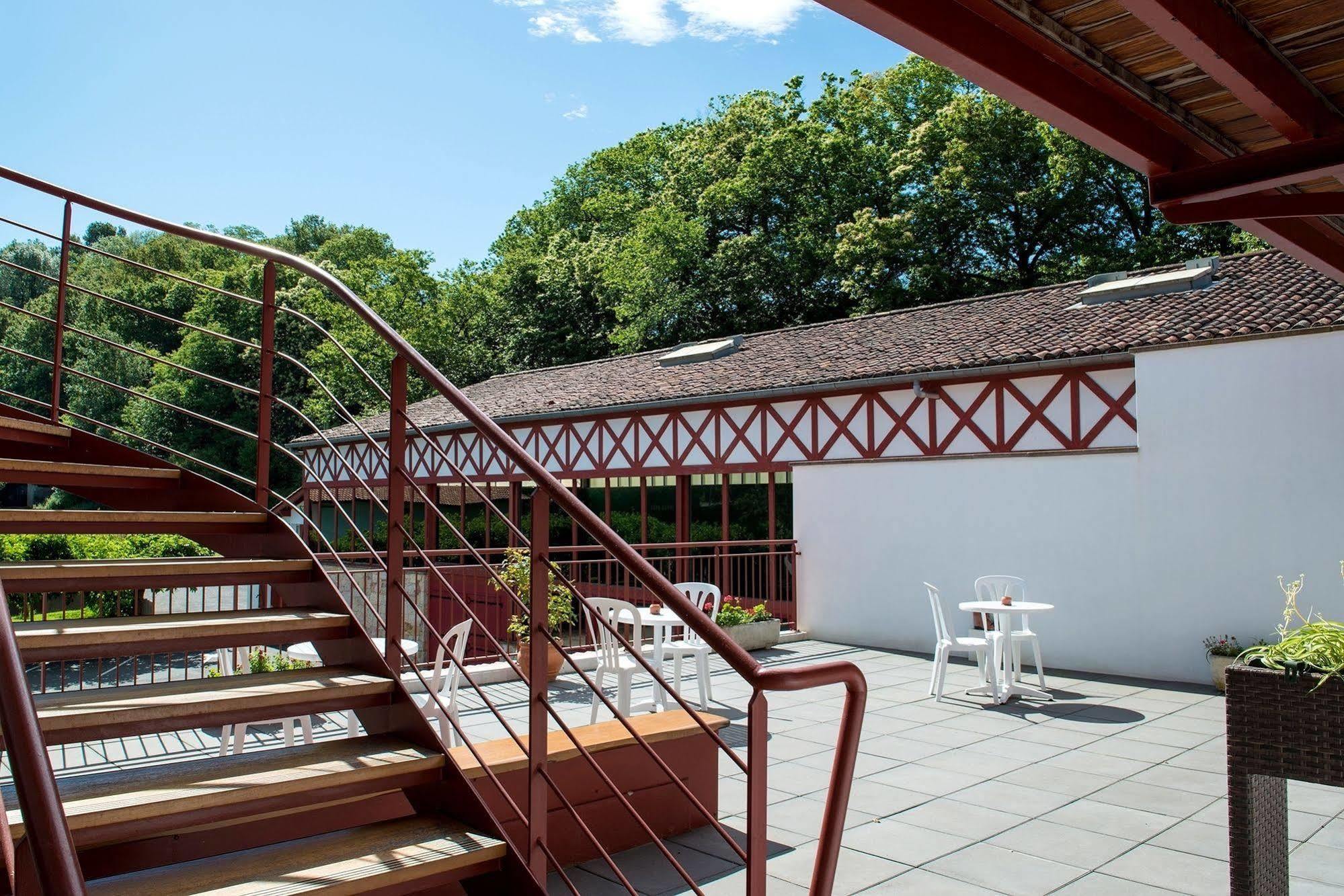 Logis Hotel Ur-Hegian Еноа Екстер'єр фото